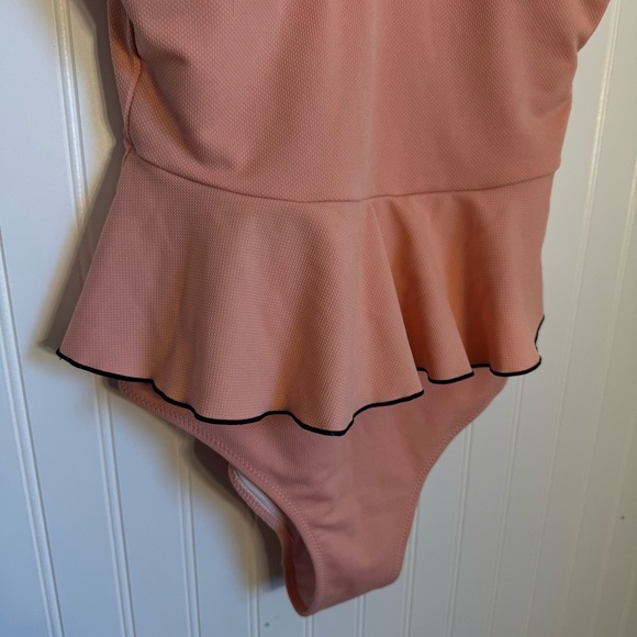 NWT Cupshe Coral Ruffled One Piece Swimsuit Size Medium - Picture 3 of 12